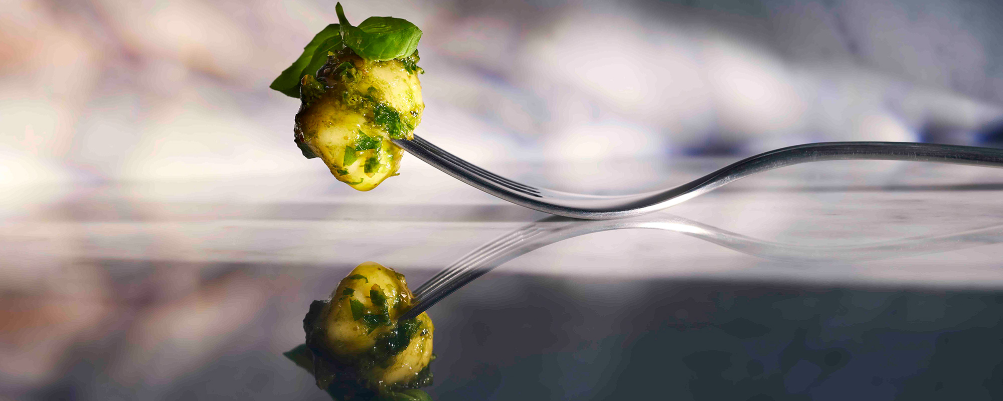 Ein Gnocchi auf einer Gabel zeigt unsere Expertise in Bereich Food Styling